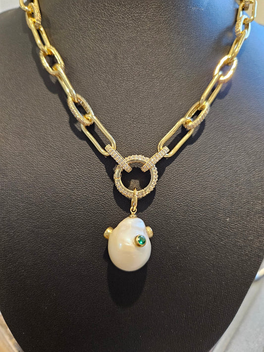 The pearl and stone Necklace